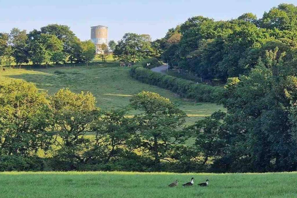 Вілла Luxury Converted Water Tower In Flockton Emley Екстер'єр фото